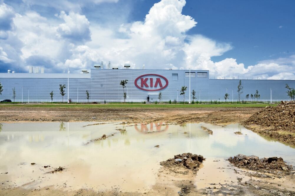 El actual gobierno de Nuevo León documentó que el terreno donado a Kia Motors no era ideal, porque es susceptible de inundaciones y fue necesario retirar una gran cantidad de tierra para emparejar el predio (EMILIO VÁZQUEZ. EL UNIVERSAL)