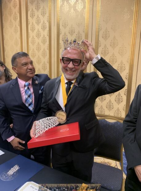 Emilio Estefan es coronado en Las Vegas