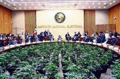 Alista el INE estímulos de fin de año para su personal