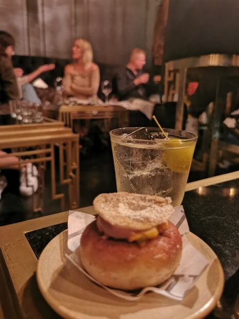 Comida y bebida estrechan las manos en la Juárez