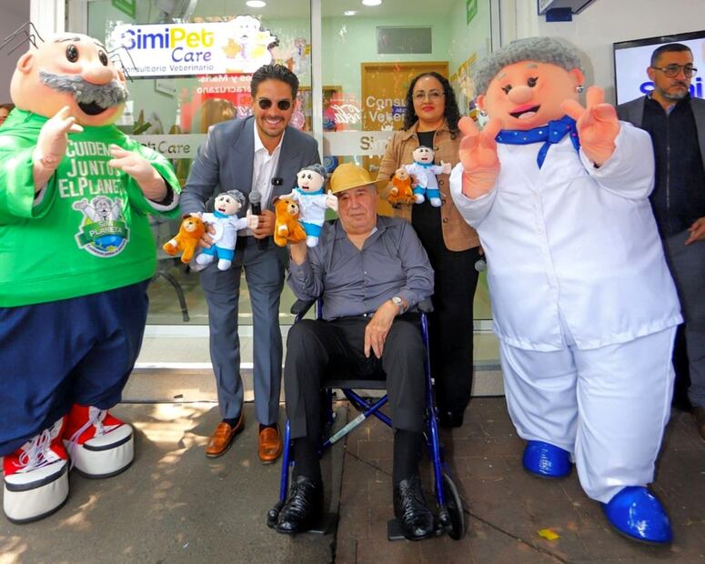 Víctor González Torres, Dr Simi, fundador de Farmacias Similares presente en la inauguración de SimiPet Care / Foto: Especial