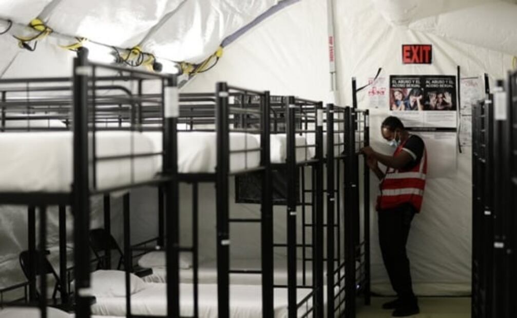 Abren nuevo centro de detención para menores migrantes en Texas