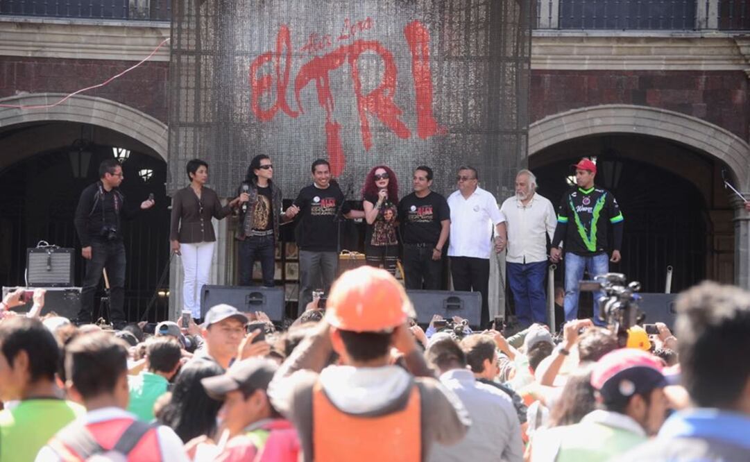 El club de fans esclavos del ronck and roll rinden homenaje en Cuernavaca Morelos a Alex Lora por sus 50 años de carrera. (FOTO: Tony Rivera. EL UNIVERSAL)