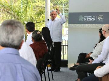 Embates del conservadurismo “nos hacen lo que el viento a Juárez”: AMLO