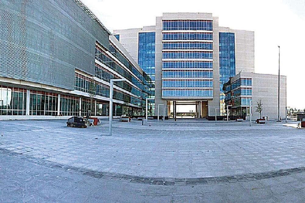 Las nuevas instalaciones de justicia tienen un jardín vertical el cual, entre otras cosas, ayuda a regular la temperatura dentro del inmueble (ESPECIAL)