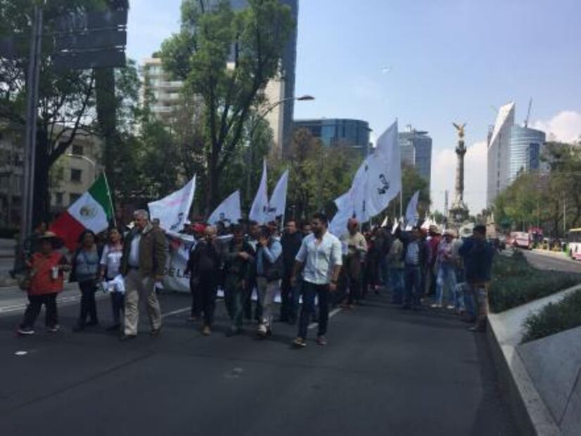 Campesinos marchan del Ángel a Segob; piden transparentar recursos