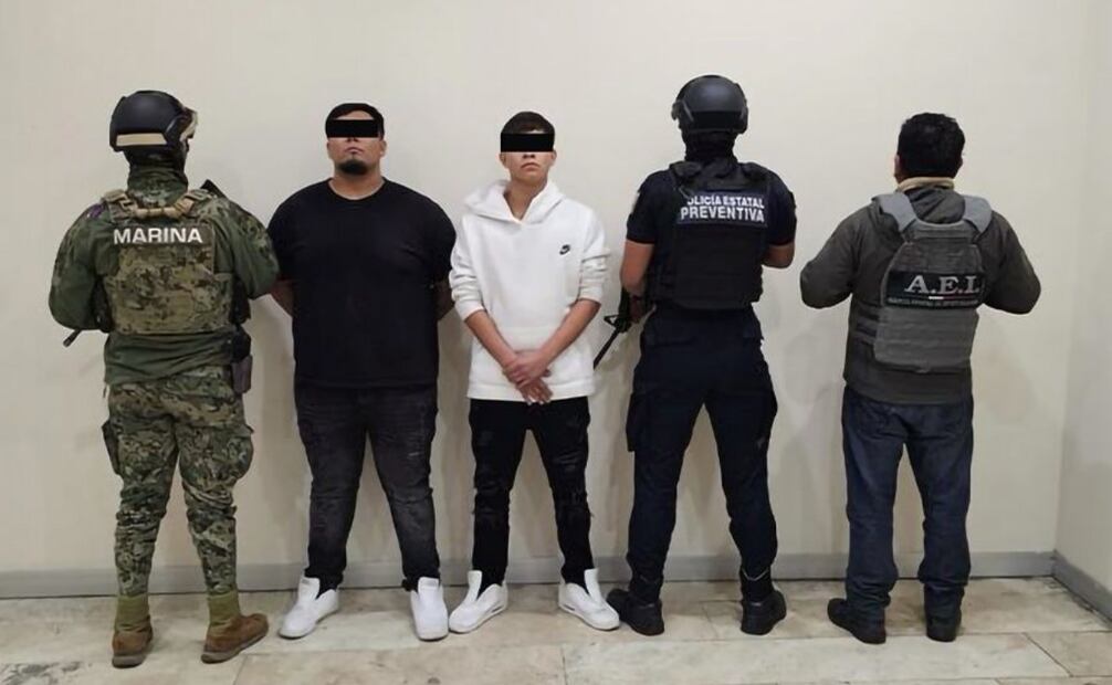 Fueron detenidos Agustín N., alias “El Maken” de 21 años; Astrid N., de 18 años; Dony N., alias “El Pilas”, de 35 años, de origen guatemalteco; y Juan Manuel N., alias “El Rolas”, de 35 años, proveniente de Jalisco. Foto: Especial.
