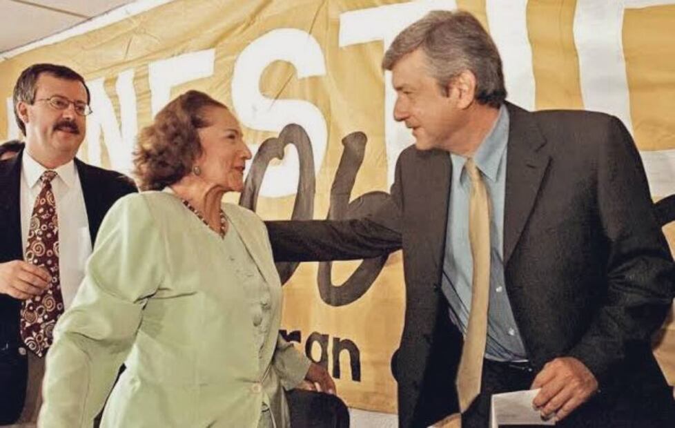 Ifigenia Martínez y Andrés Manuel López Obrador, ambos fundadores del PRD. Foto: X @IfigeniaMtz