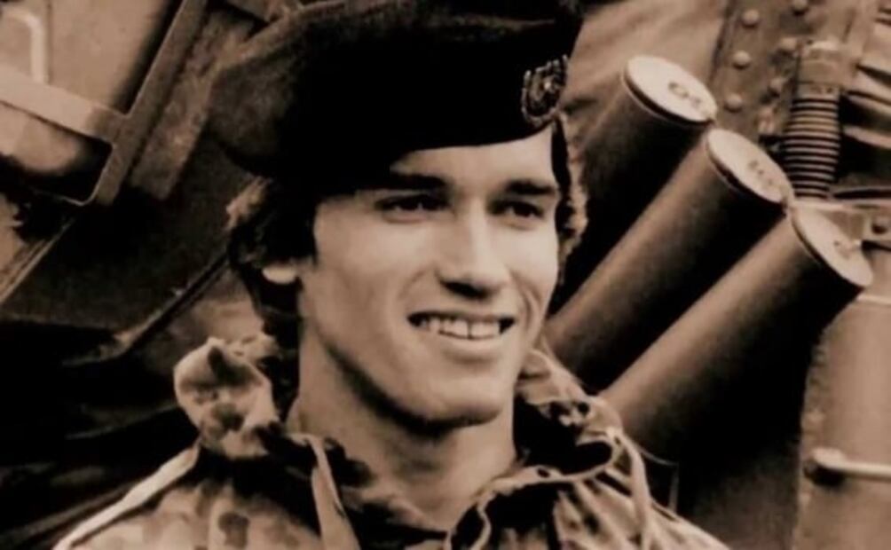 Además de BTS, estos famosos también han tenido que servir a su país