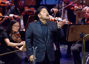 Javier Camarena rescata a Manzanero y a otros ídolos