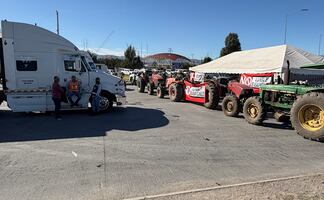 Agricultores vuelven a bloquear cruces internacionales de carga en Ciudad Juárez; exigen avances en la Ley Nacional de Aguas