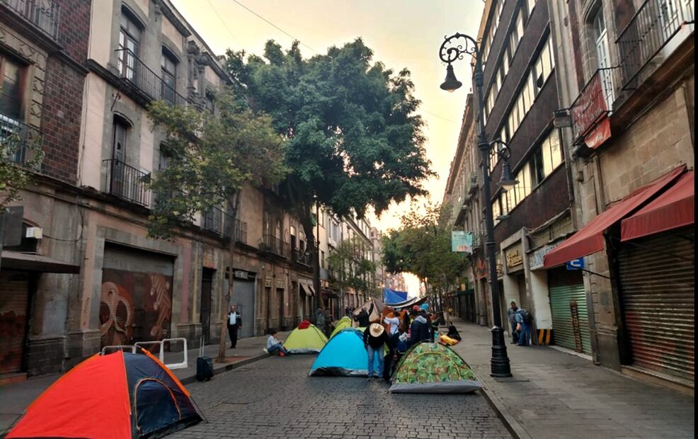 El Zócalo de la Ciudad de México amaneció con un plantón de la CNTE, que expandieron a calles aledañas, el jueves 15 de mayo de 2025. Foto: Eduardo Dina/EL UNIVERSAL