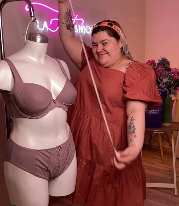 Priscila Arias promueve la moda curvy en sus redes sociales / Foto: Instagram @lafatshionista