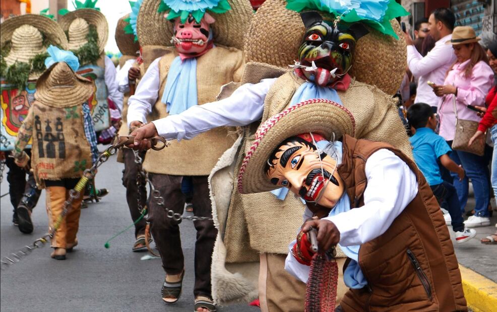 La Feria de San Mateo Navidad y Año Nuevo de Chilpancingo da inicio y apertura a las festividades con el tradicional Paseo del Pendón por las calles de la capital del estado. Foto: Cuartoscuro.com  archivo/EL UNIVERSAL
