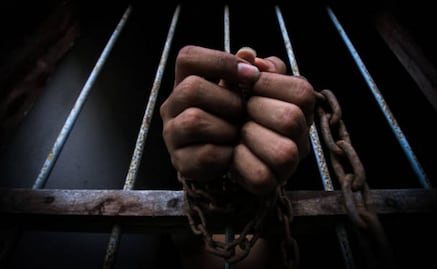 Dan 11 años de prisión a cinco personas por portación de armas de las Fuerzas Armadas; se les acusa también de narcotráfico