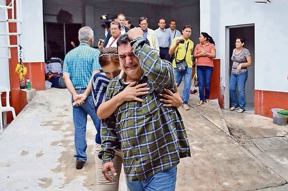 Padres de los jóvenes desaparecidos en Tierra Blanca, en febrero pasado. Hast a el momento van 19 arrestados por los hechos (ARCHIVO. EL UNIVERSAL)
