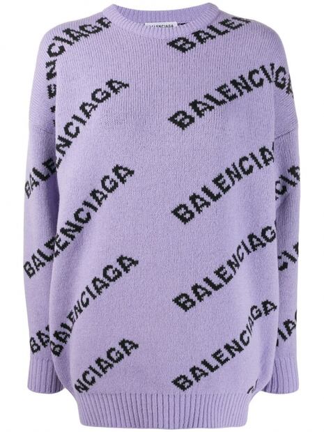 Danna Paola presume suéter Balenciaga