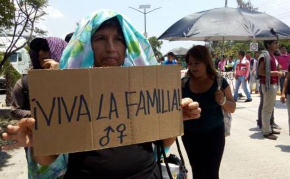 Marcha de CETEG llega al Congreso de Guerrero