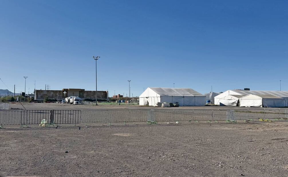 Esta semana empezó a ser desmantelada una parte de las instalaciones de atención a migrantes en Ciudad Juárez; no se ha informado qué capacidad final tendrá. Foto: Paola Gamboa / EL UNIVERSAL