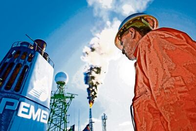 Caen 66% ganancias de Pemex en primer semestre y aumenta el saldo de la deuda