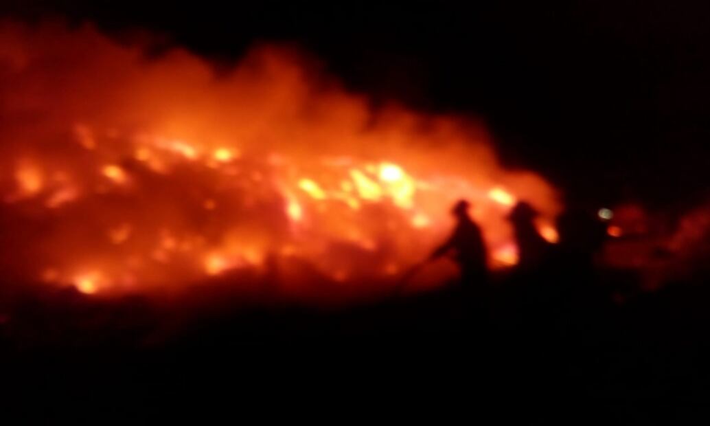 Arde tiradero de Chiconautla, en Edoméx; no hay lesionados