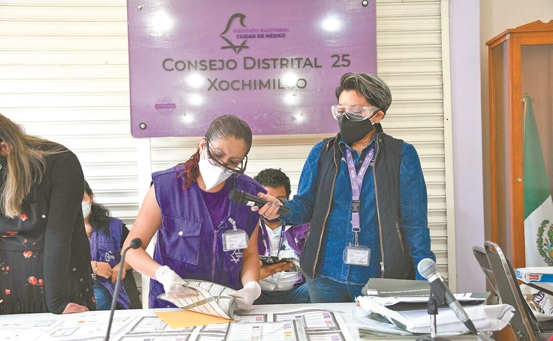 En las últimas 48 horas personal de las Juntas Distritales 19 y 25 del IECM realizó el conteo de votos sobre la elección de alcalde en Xochimilco, en el que se ratificó el triunfo de Morena. Foto: ESPECIAL