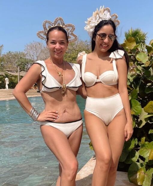 Adamari López modela su silueta posando en bikini con volantes