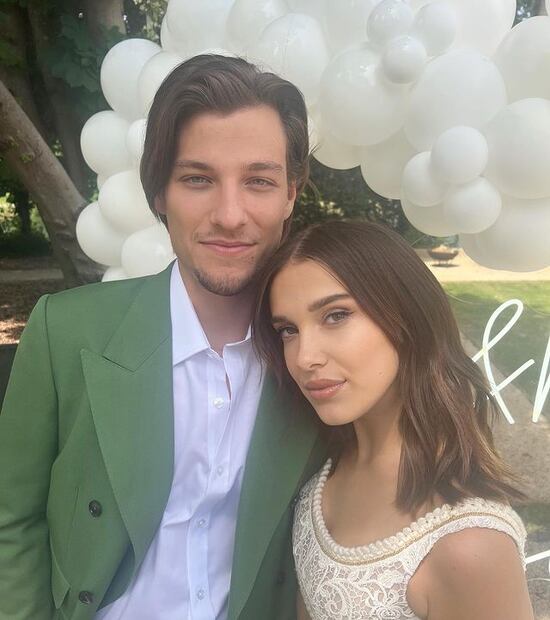 La actriz de Stranger Things se suma al tren del microtop