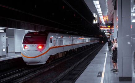 TikTok: Hombre imita sonido de tren y hace correr a pasajeros; video se viraliza