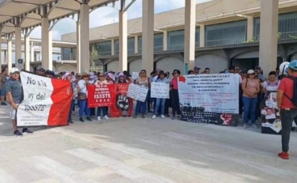 Maestros de la CNTE protestan en estación del Tren Maya en Yucatán (12/06/2025). Foto: Especial