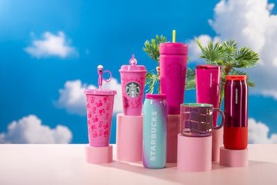 Starbucks pinta de rosa el otoño con increíbles vasos de Barbie: ¿cuándo y cómo adquirir la colección?
