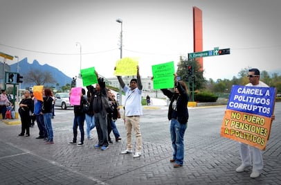 Protestan contra alza a gasolina en Monterrey