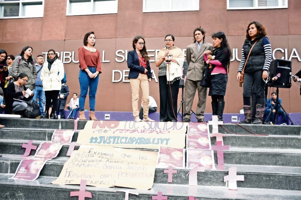 Araceli Osorio, mamá de Lesvy, lucha porque el caso de la muerte de su hija se in d a g ue como un feminicidio y se imponga una alerta de género en la Ciudad de México (ALONSO ROMERO. EL UNIVERSAL)