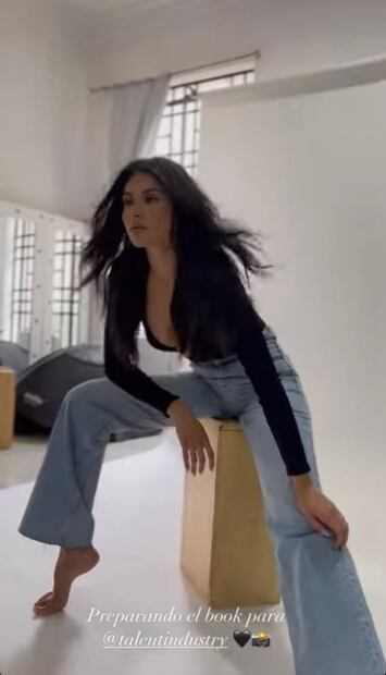 Kristal Silva se luce con body cut out y jeans de cintura alta