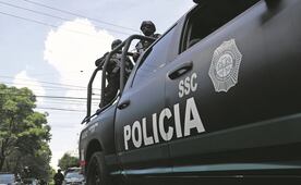 Decomisan 200 cajas de productos importados en la colonia Centro; conductor no acredito su procedencia
