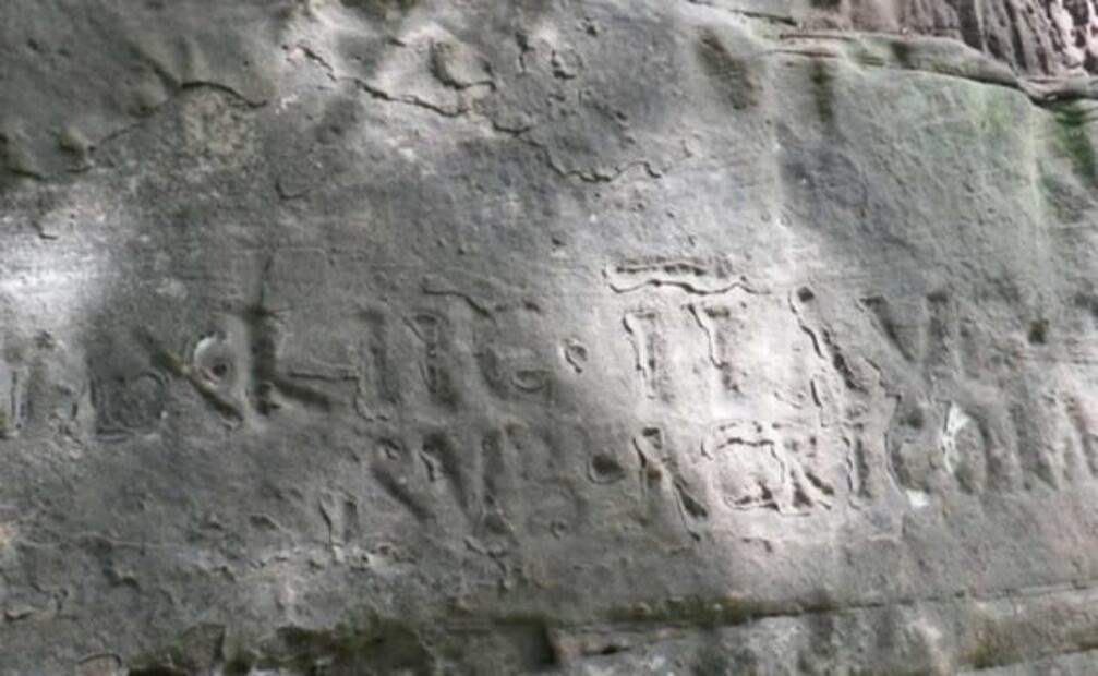 Descubren un pene grabado en el Muro de Adriano