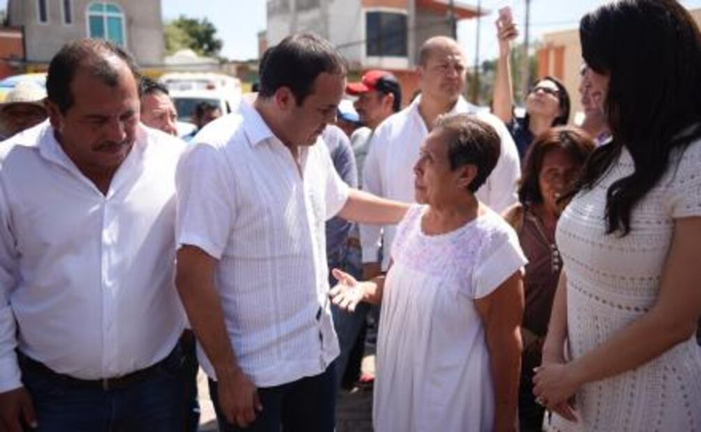 "¡Queremos escuela!" le gritan niños a Cuauhtémoc Blanco