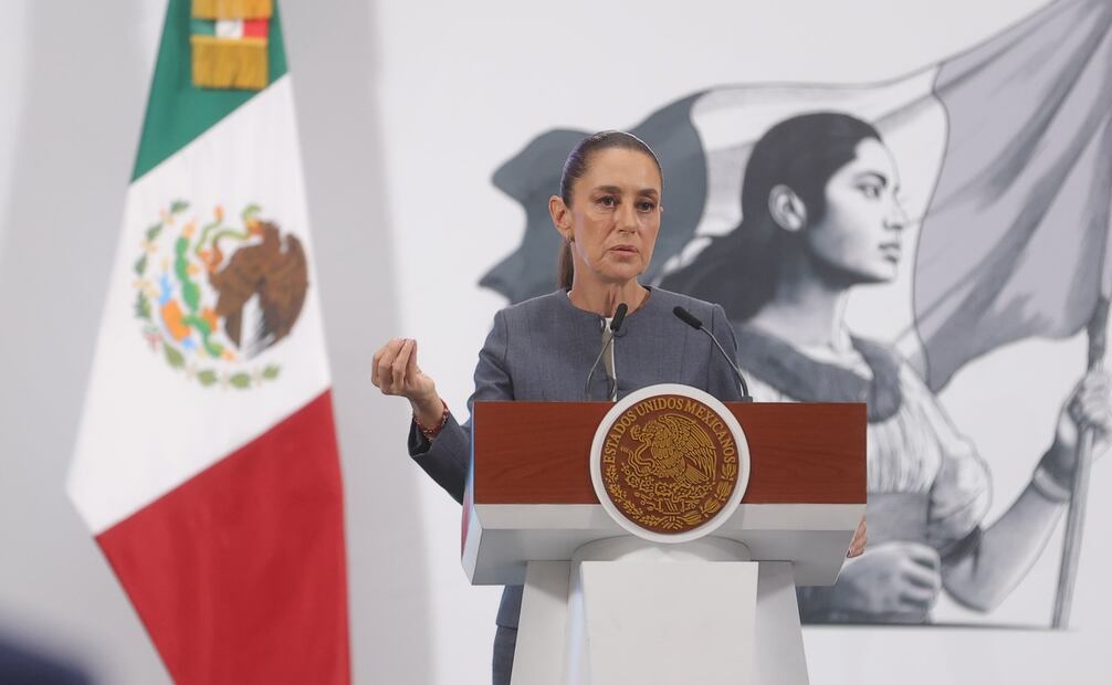 Al mencionar que pese a todos los comentarios pesimistas de los comentócratas, y tras la reforma al Poder Judicial, la presidenta de México, Claudia Sheinbaum Pardo, señaló que hay confianza y estabilidad económica en el país donde crecen inversiones y se mantiene estable el peso. Foto: Gabriel Pano/EL UNIVERSAL