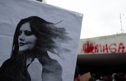 Irán afirma que muerte de joven bajo custodia policial fue por enfermedad y no por golpes