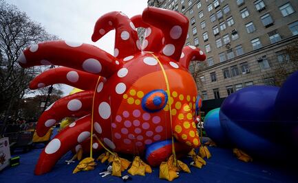 Obra de Yayoi Kusama flota en desfile de Acción de Gracias