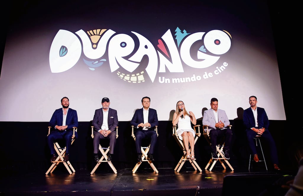 El gobernador Esteban Villegas (centro) presentó el programa e invitó a conocer Durango, donde es posible vivir experiencias inolvidables. Foto Especial