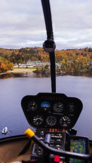 Así es el otoño en Quebec: con osos negros y vuelo en helicóptero