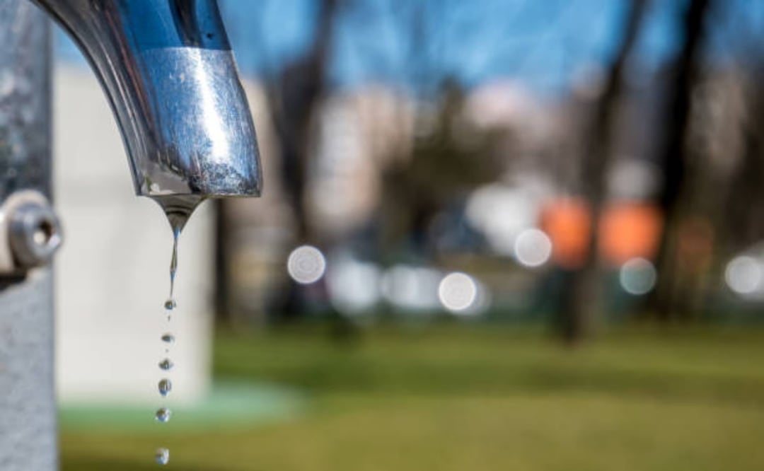 Claudia Sheinbaum anunció que 25 grandes empresas ya comenzaron a informar cuánta agua podrán proveer a la Ciudad de México. Foto: IStock