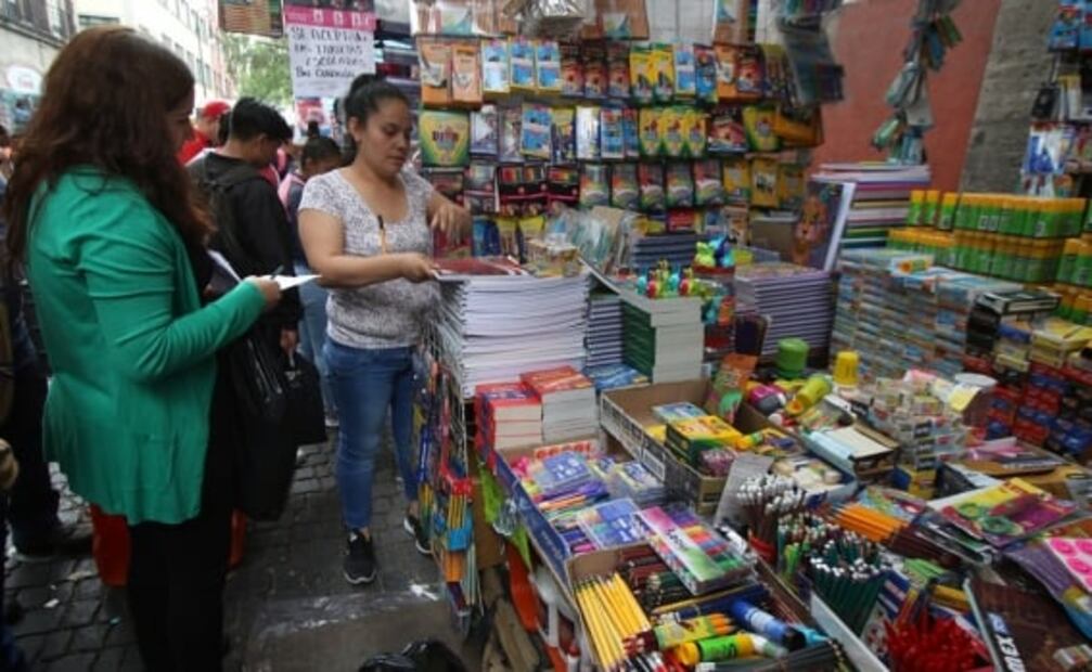 Ciudadanos buscan mejores precios para útiles escolares