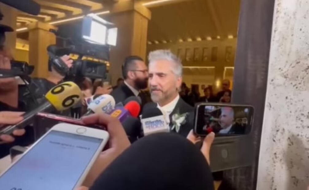 El objeto que Alex Fernández usó en su boda religiosa y que le regaló su abuelo Chente 