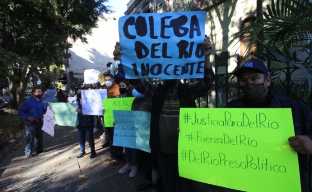 Marchan en CDMX por libertad de colaborador de Monreal; acusan de “represión” a Cuitláhuac García 