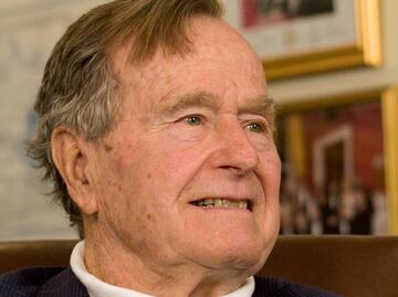 Ex presidente George Bush padre recibe alta tras 16 en hospital