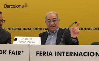 Increpan a Pérez Dayán en la FIL Guadalajara por su voto que permitió la reforma judicial; "es un traidor", denuncia