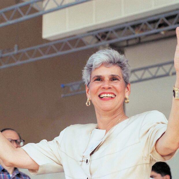 Violeta Chamorro, entonces candidata presidencial de Nicaragua, durante un mitin con exiliados en Miami realizado en septiembre de 1989. (AP)