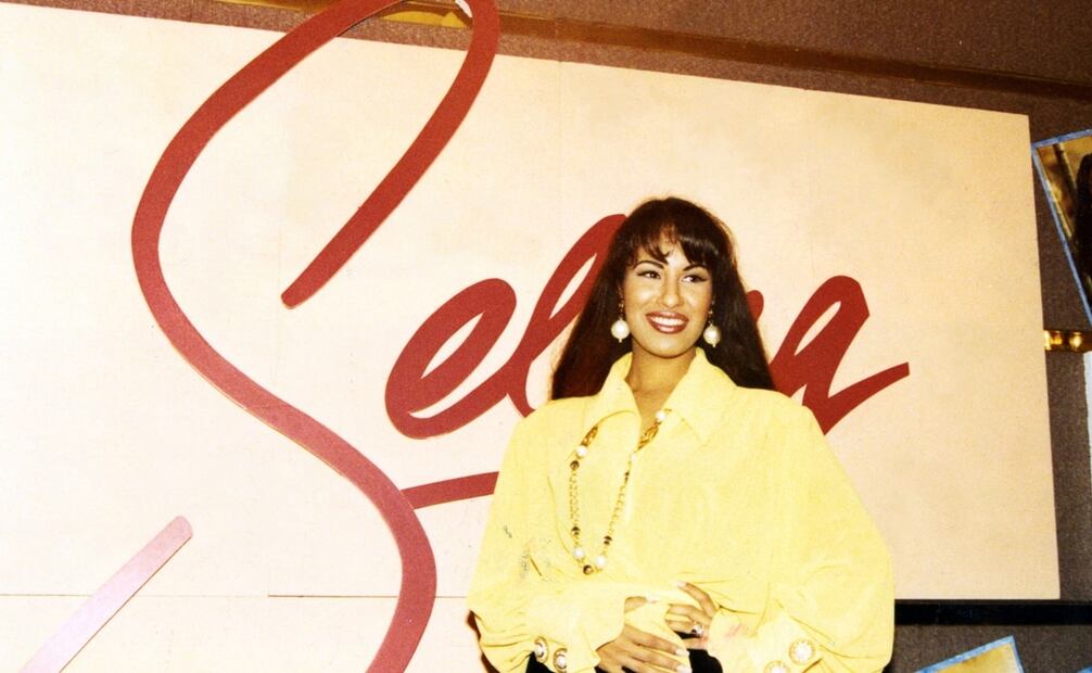 Selena Quintanilla durante un evento en la Ciudad de México, 1994. El director de su biopic, Gregory Nava, aseguró que “es una carta de amor para Selena y promueve que una gran mujer en toda la extensión de la palabra. Es un tributo a su vida y al esfuerzo de una personalidad latina”. Foto: Archivo EL UNIVERSAL.